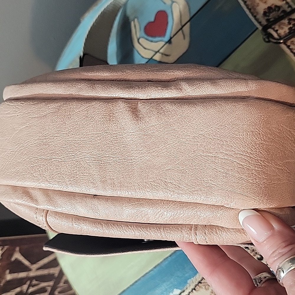 Stylish Beige Crossbody Bag With Guitar Strap - Picture 5 of 5